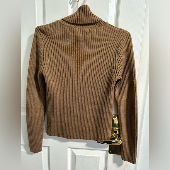 Turtle neck sweater - Picture 2 of 3